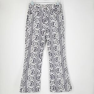 Vintage 1960’s Levi’s Big E Flare Retro Printed High Rise Jeans For Gals 27